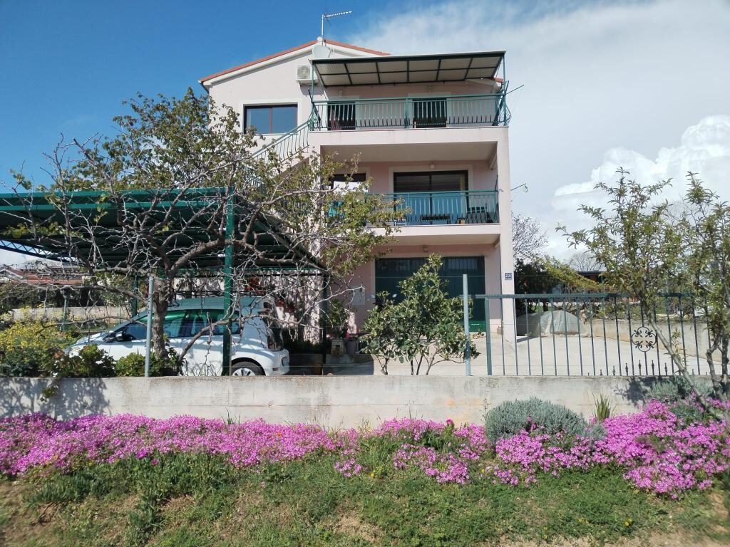 Image 3838911 - 1