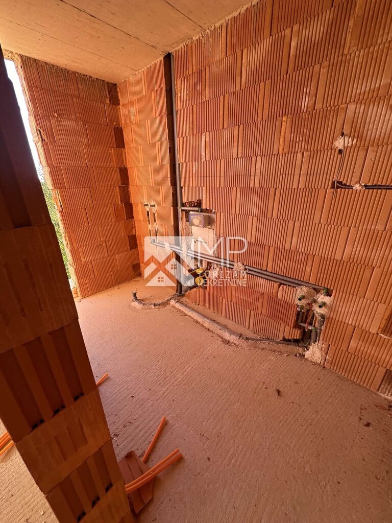 Image 6185944 - 10