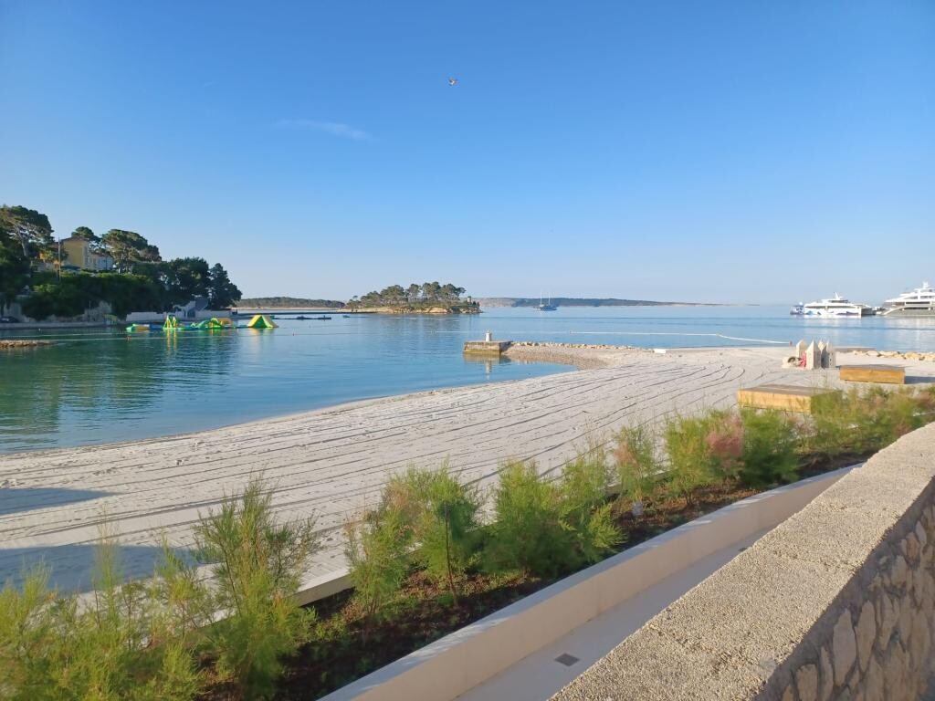 Image 3814912 - 12