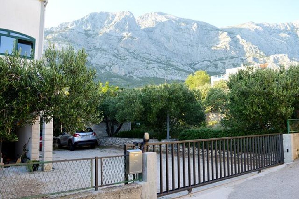 Image 3812940 - 10