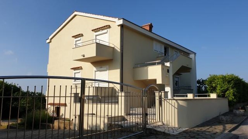 Image 3838870 - 7