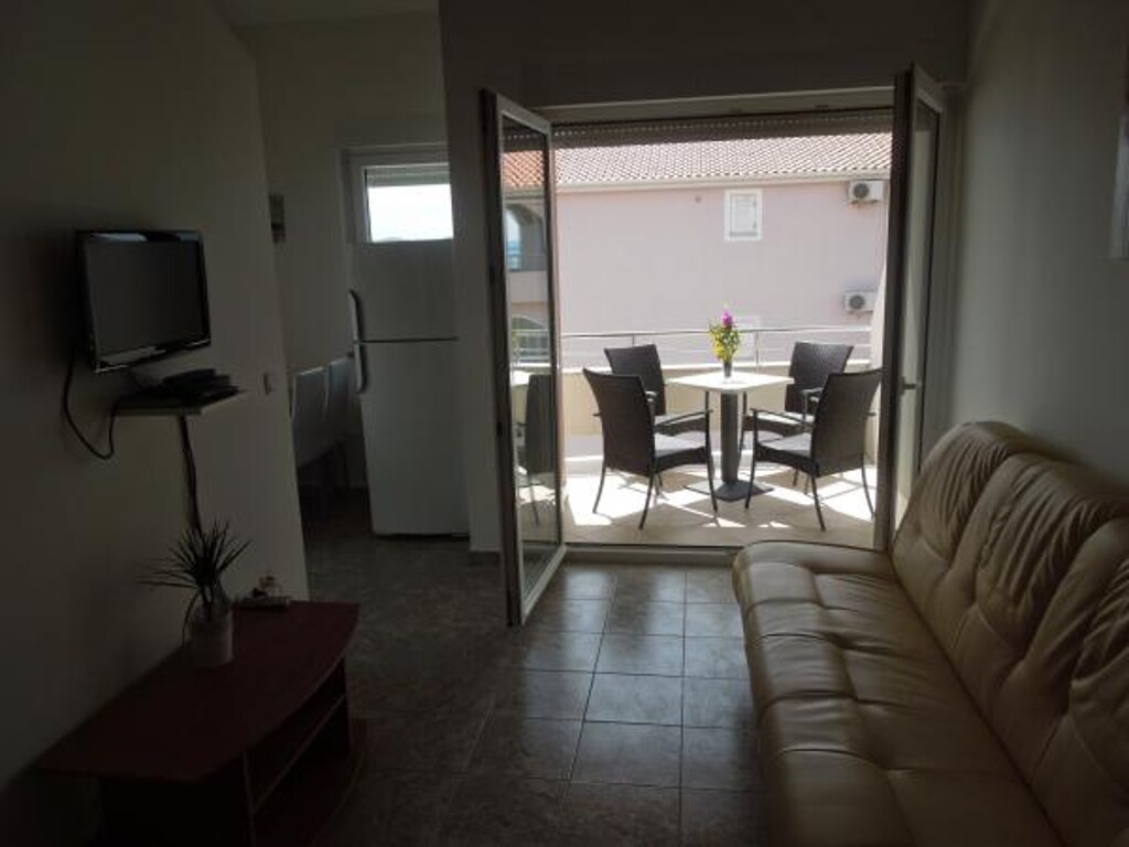 Image 3813019 - 7