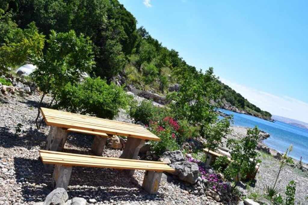 Image 3810922 - 5