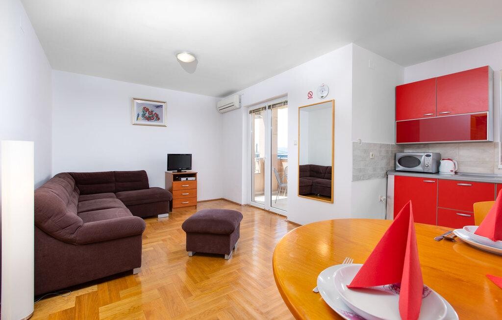 Image 3813032 - 7