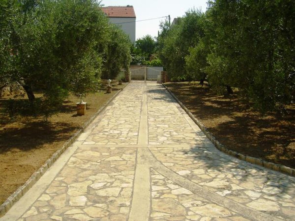 Image 3811856 - 3