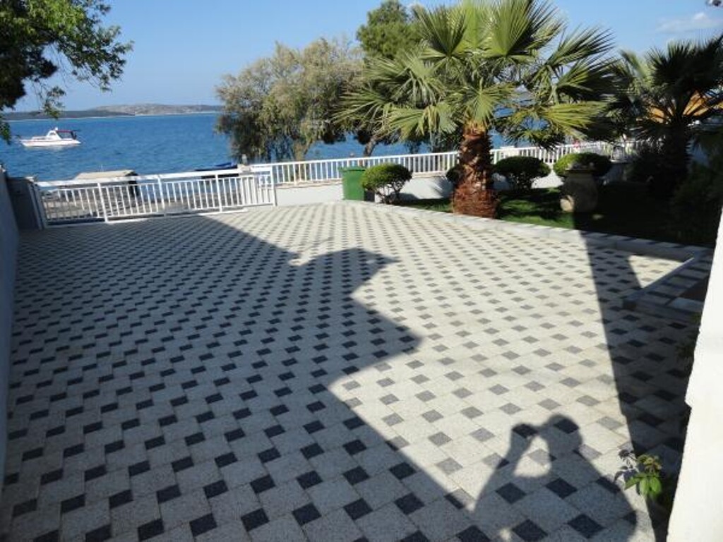 Image 3811955 - 4