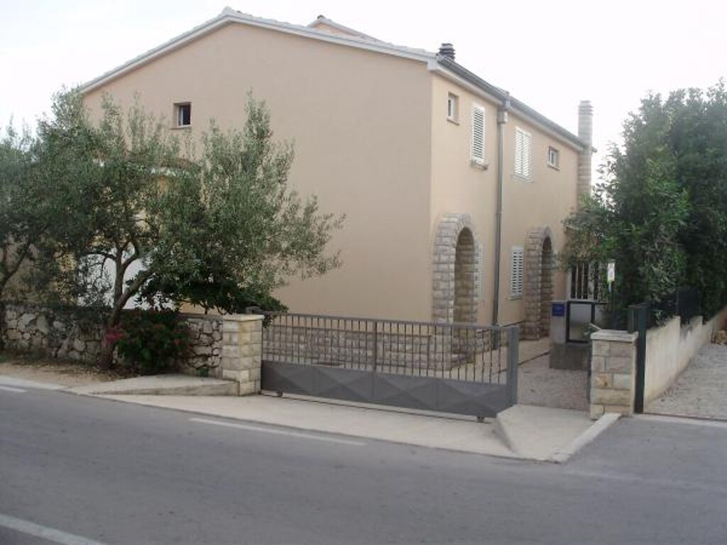 Image 3811995 - 10