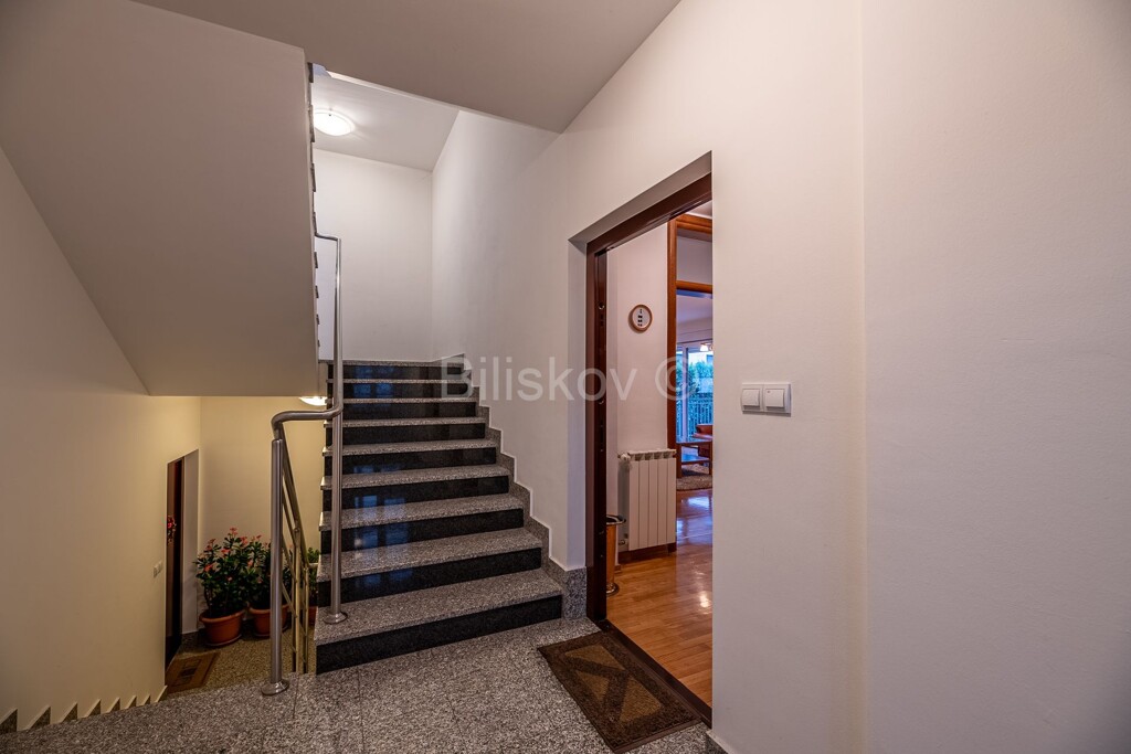 Image 6199346 - 12