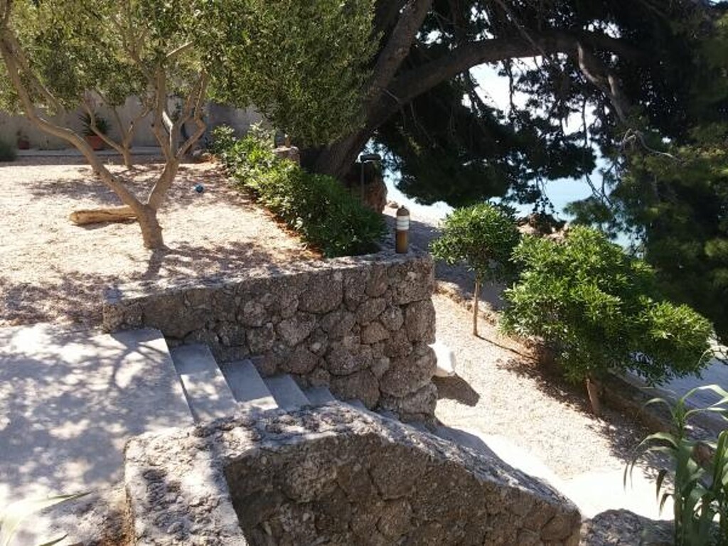 Image 3811876 - 18