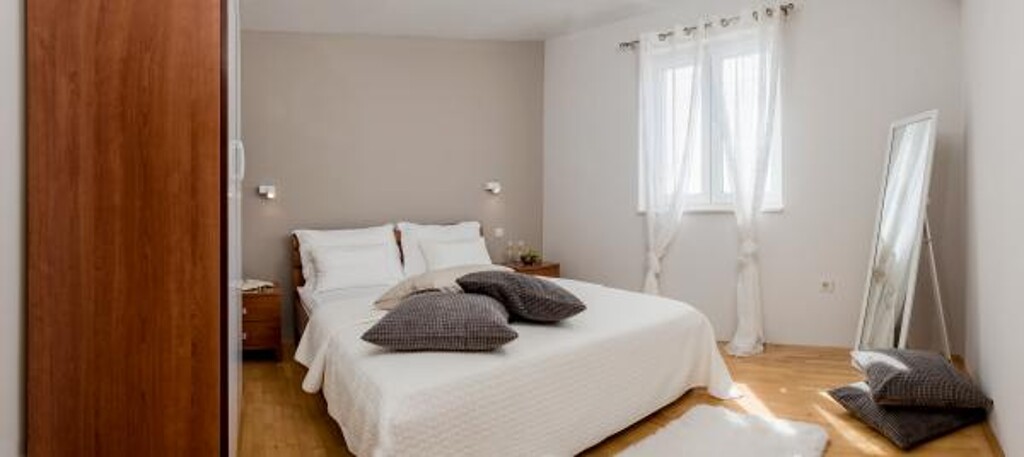 Image 3813142 - 9