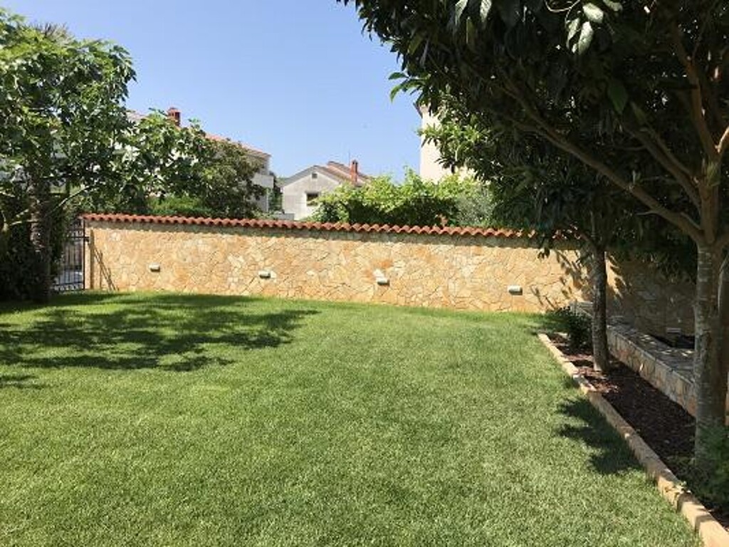 Image 3810992 - 13