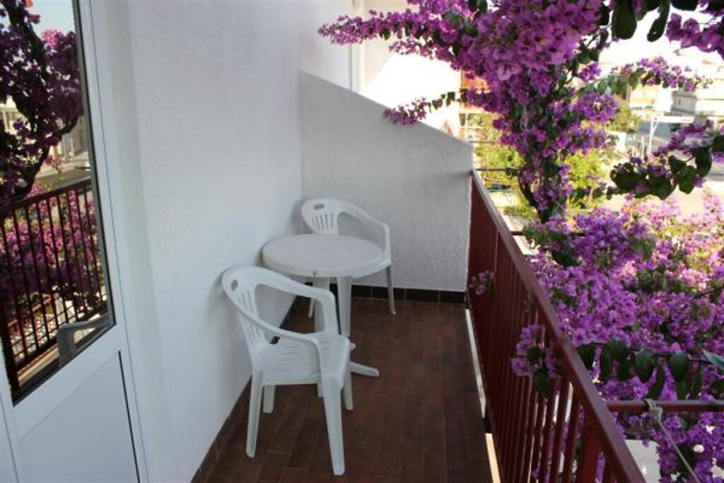 Image 3812124 - 4