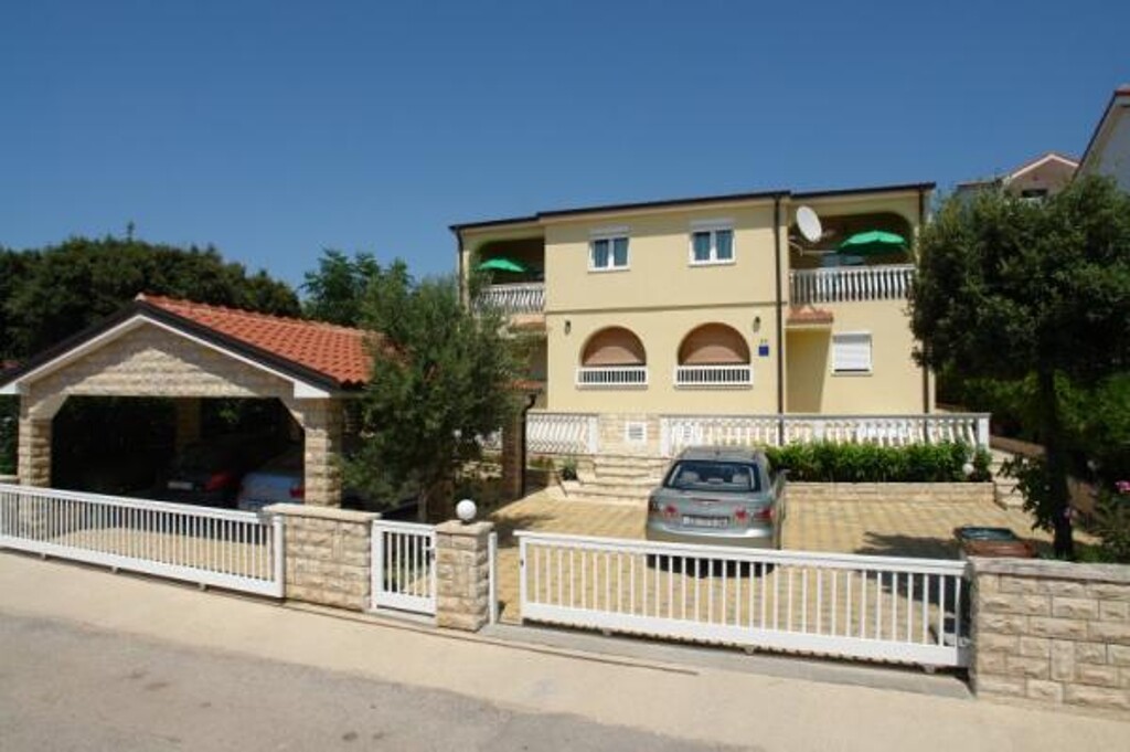 Image 3811824 - 6