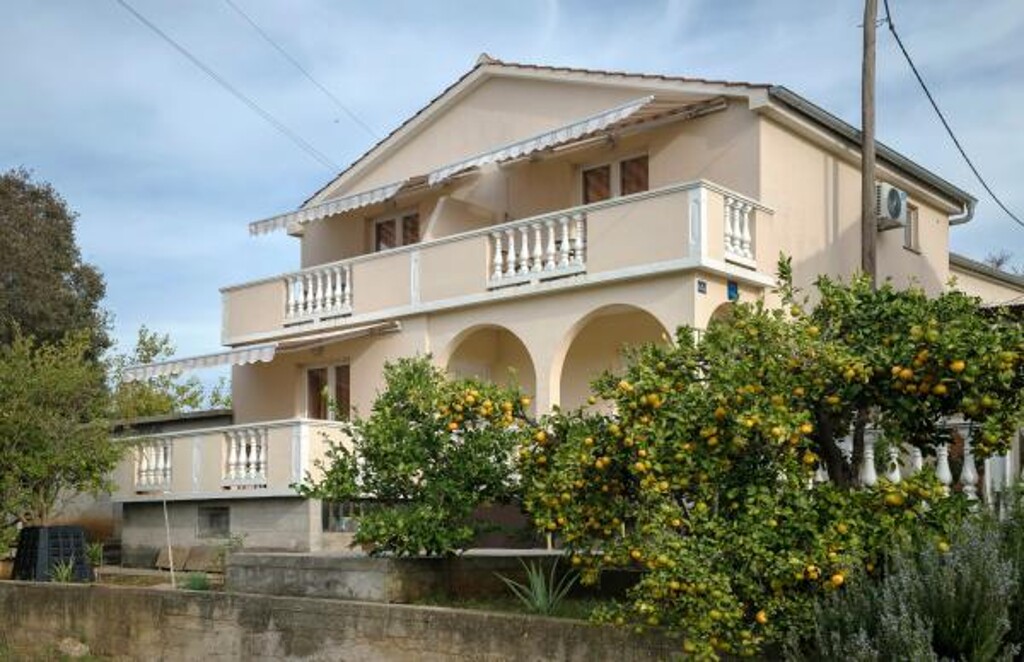 Image 3810577 - 1