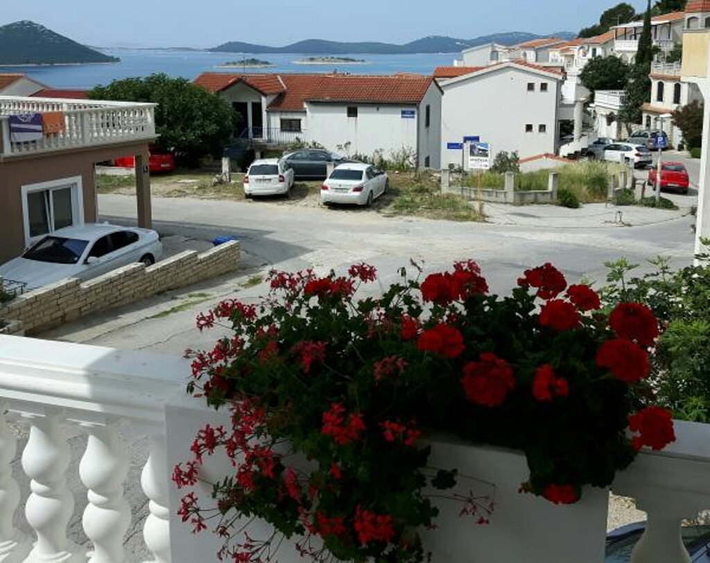 Image 3813386 - 8
