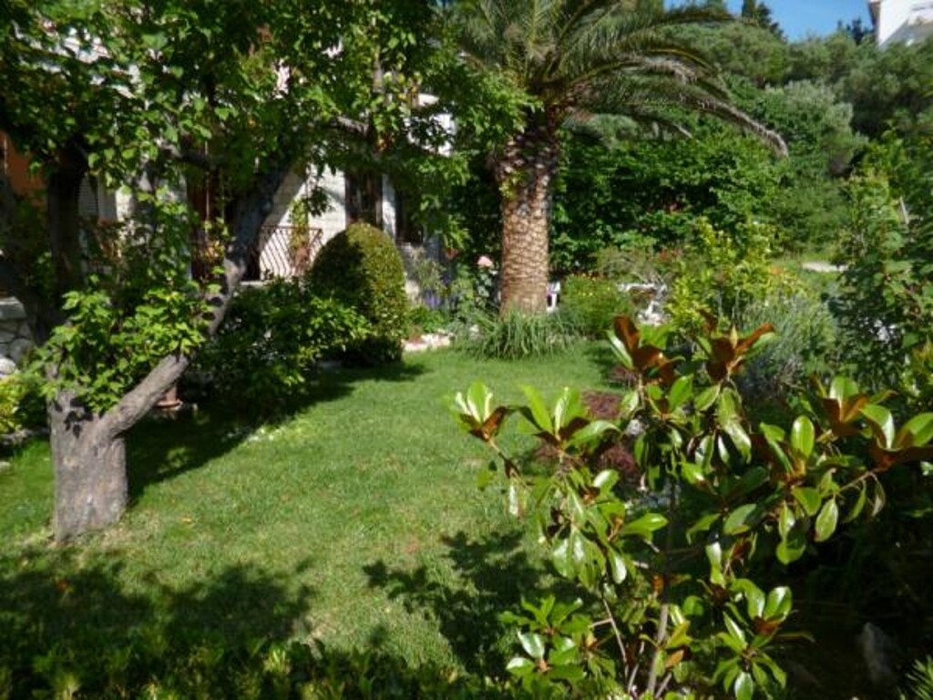Image 3811840 - 7