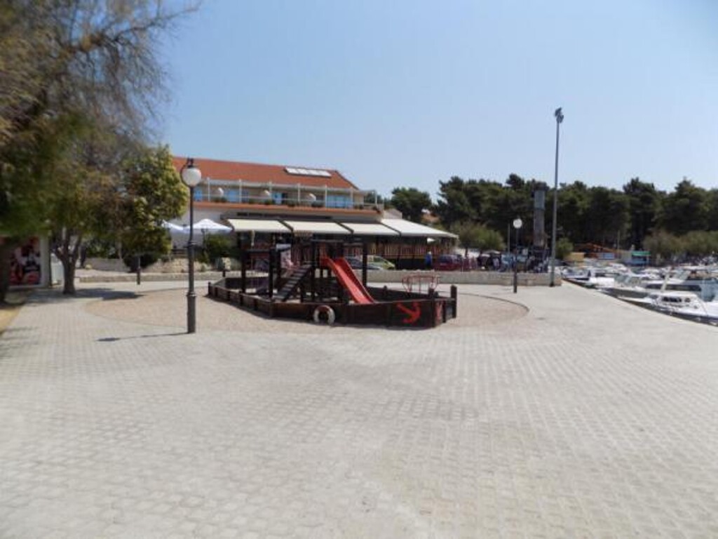 Image 3813001 - 17