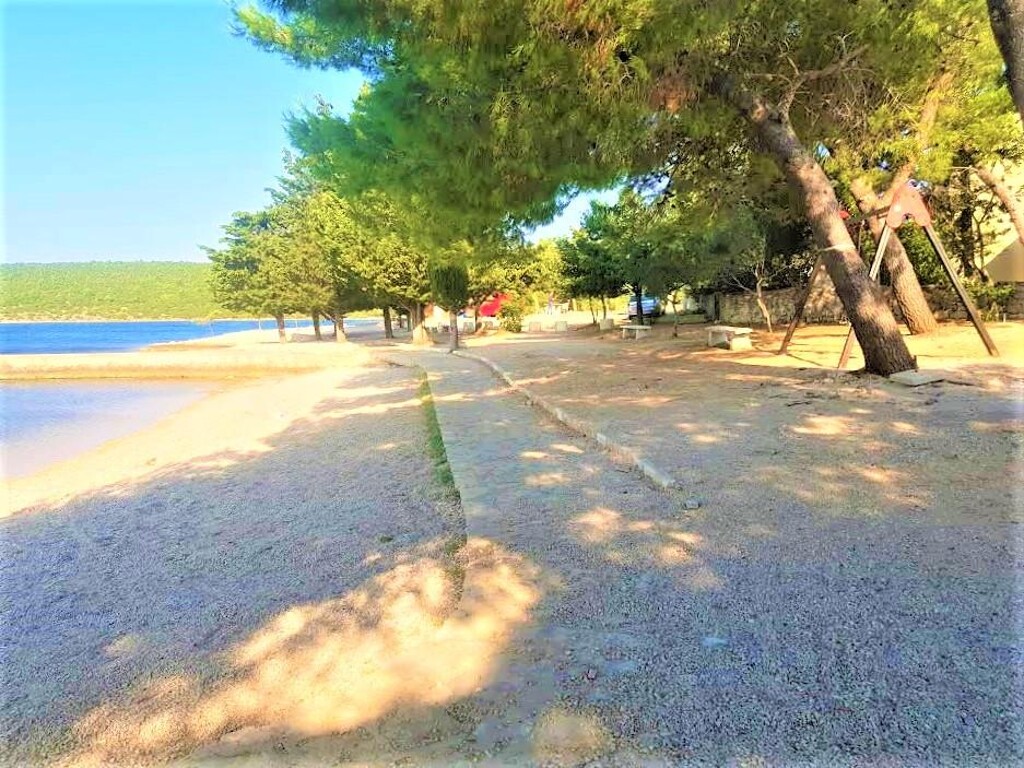 Image 3813662 - 5
