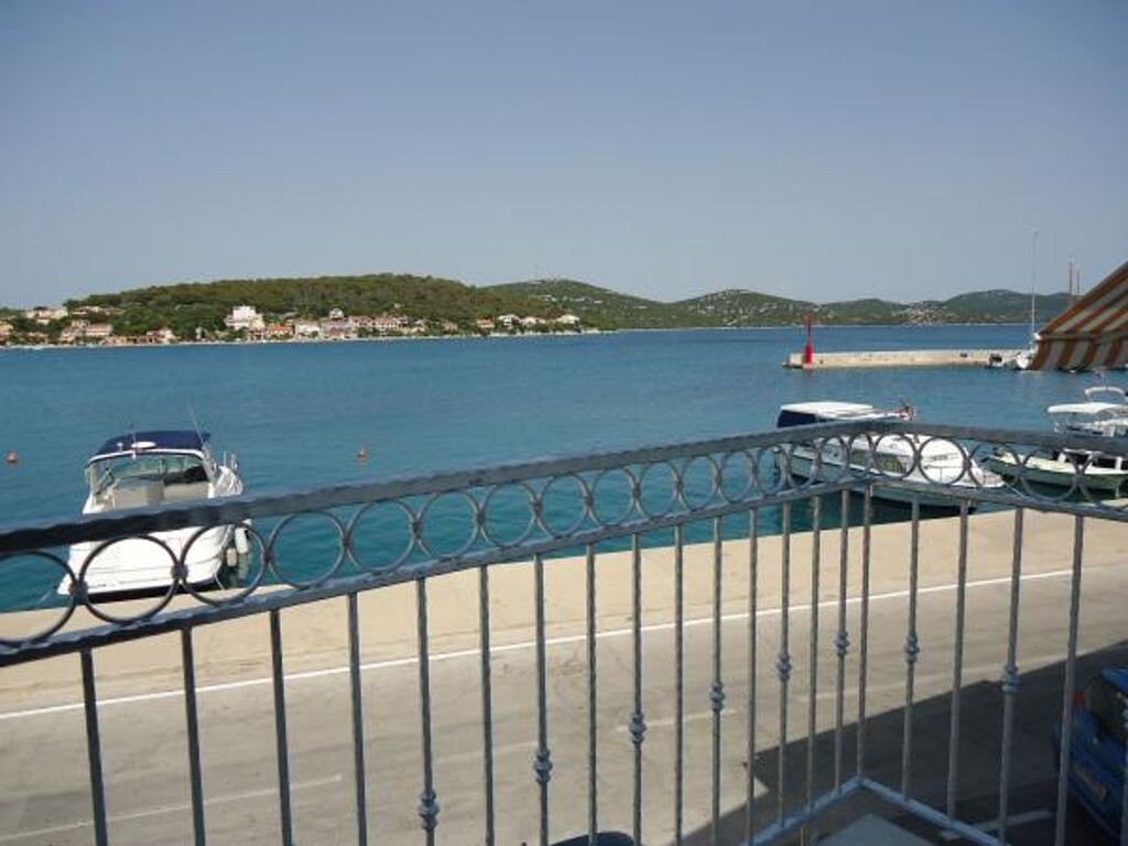 Image 3838598 - 2