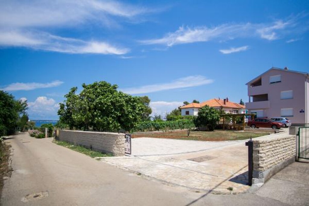Image 3814714 - 8