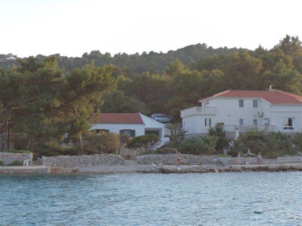 Image 3813419 - 17