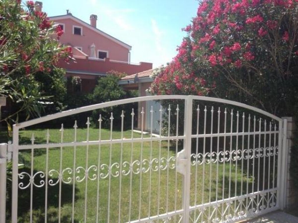 Image 3838782 - 4