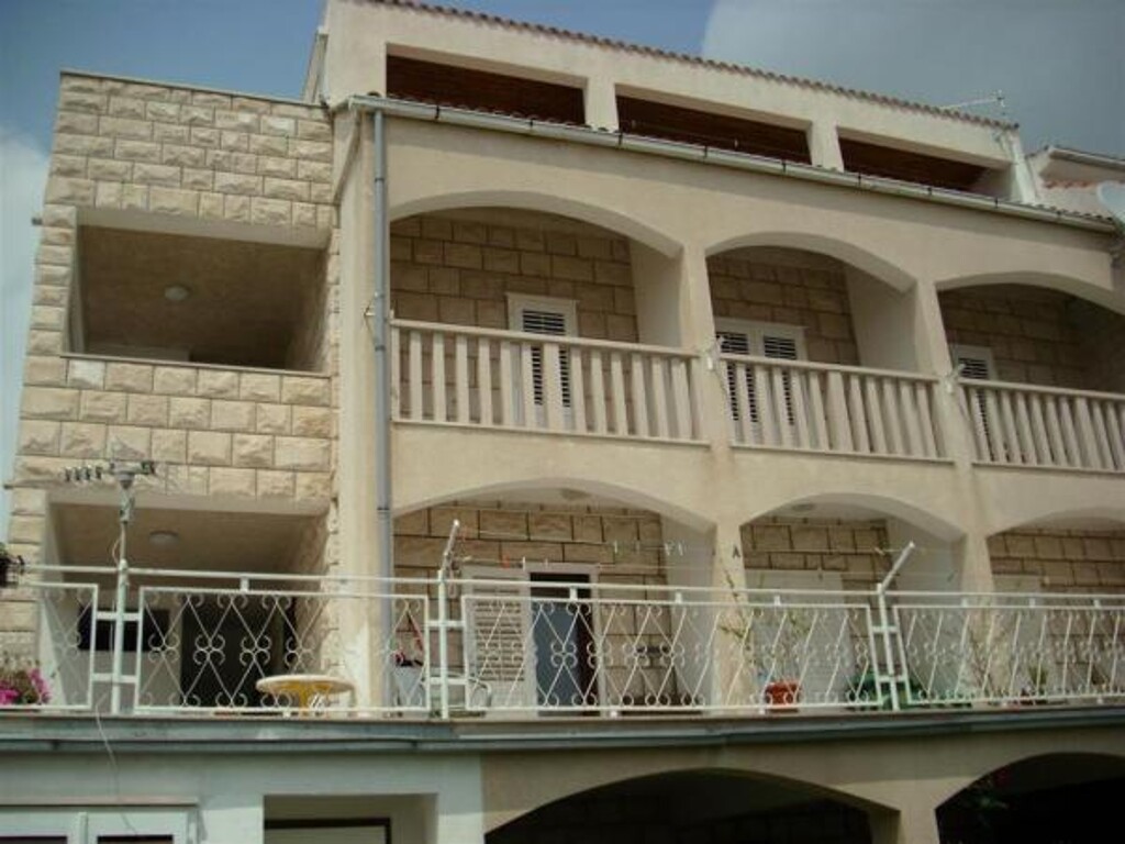Image 3810729 - 5