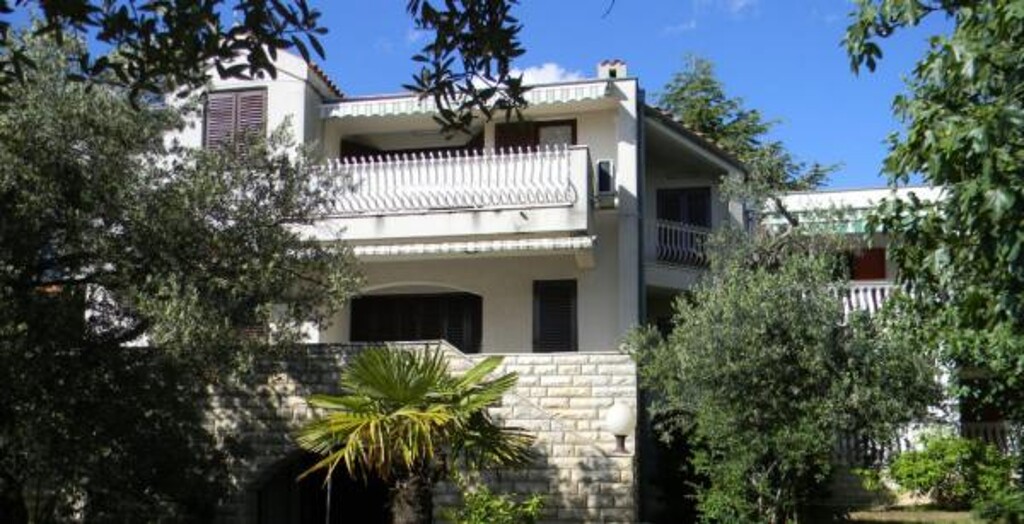Image 3810847 - 4