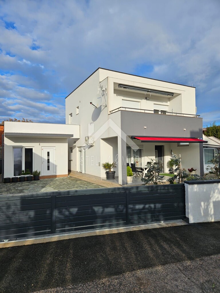 Image 5615887 - 1