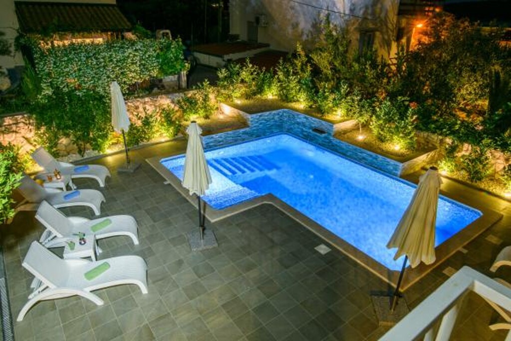 Image 3812517 - 8