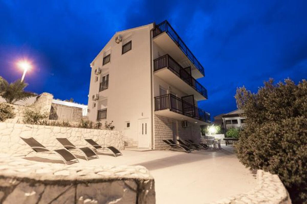 Image 3811376 - 13