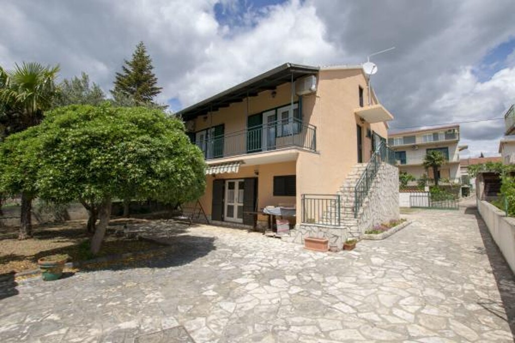 Image 3812944 - 1