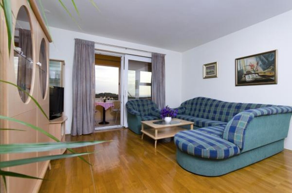 Image 3812869 - 6