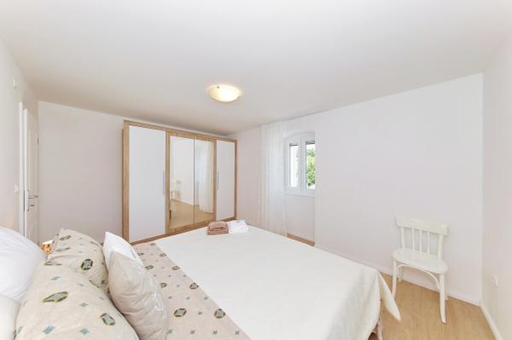 Image 3814619 - 18