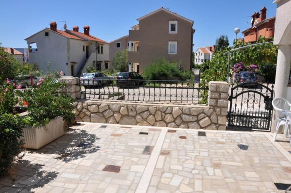Image 3838500 - 11