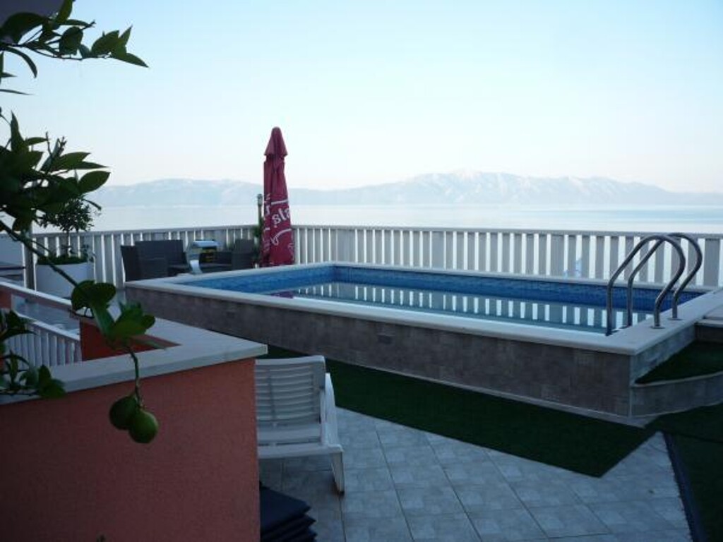 Image 3813527 - 9