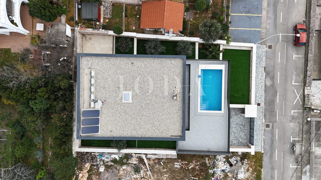 Image 6197737 - 6
