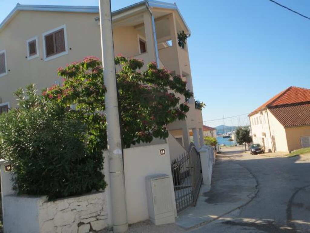 Image 3815105 - 4