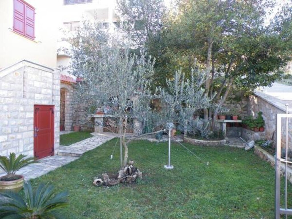Image 3812918 - 5