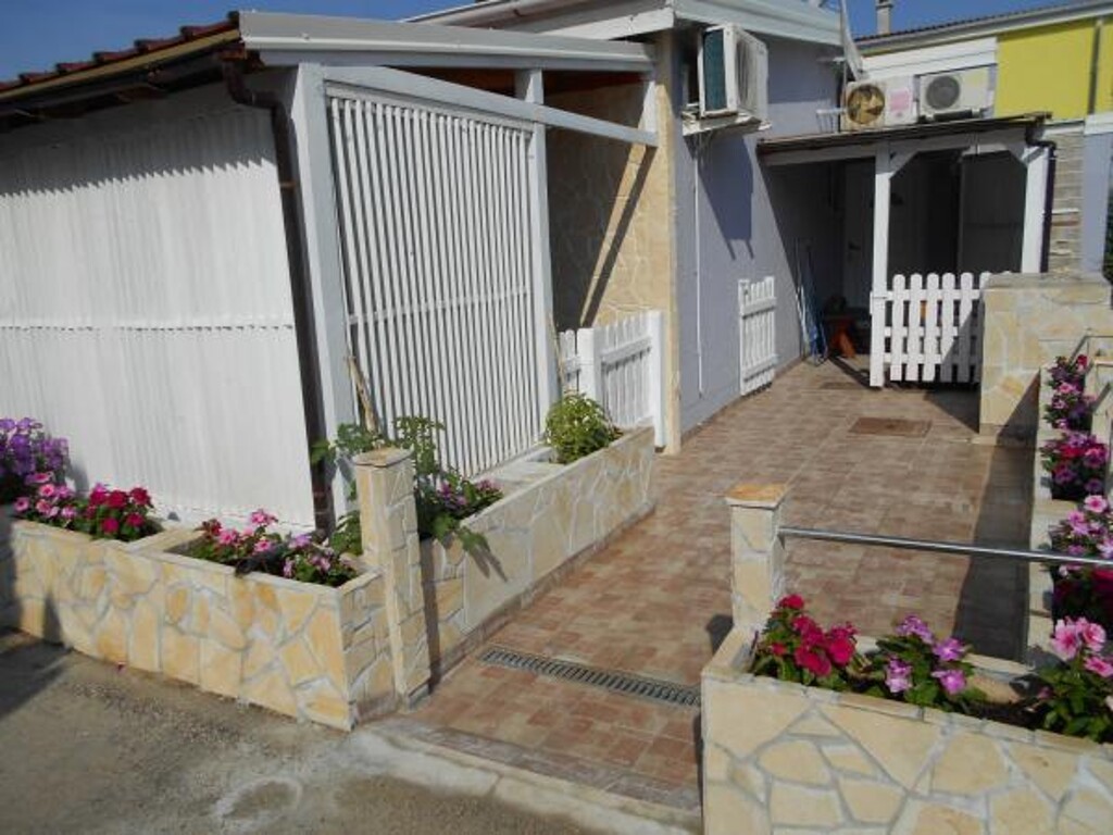 Image 3813930 - 6