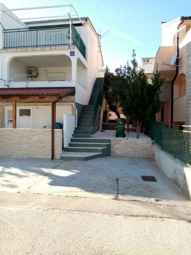 Image 3811628 - 5